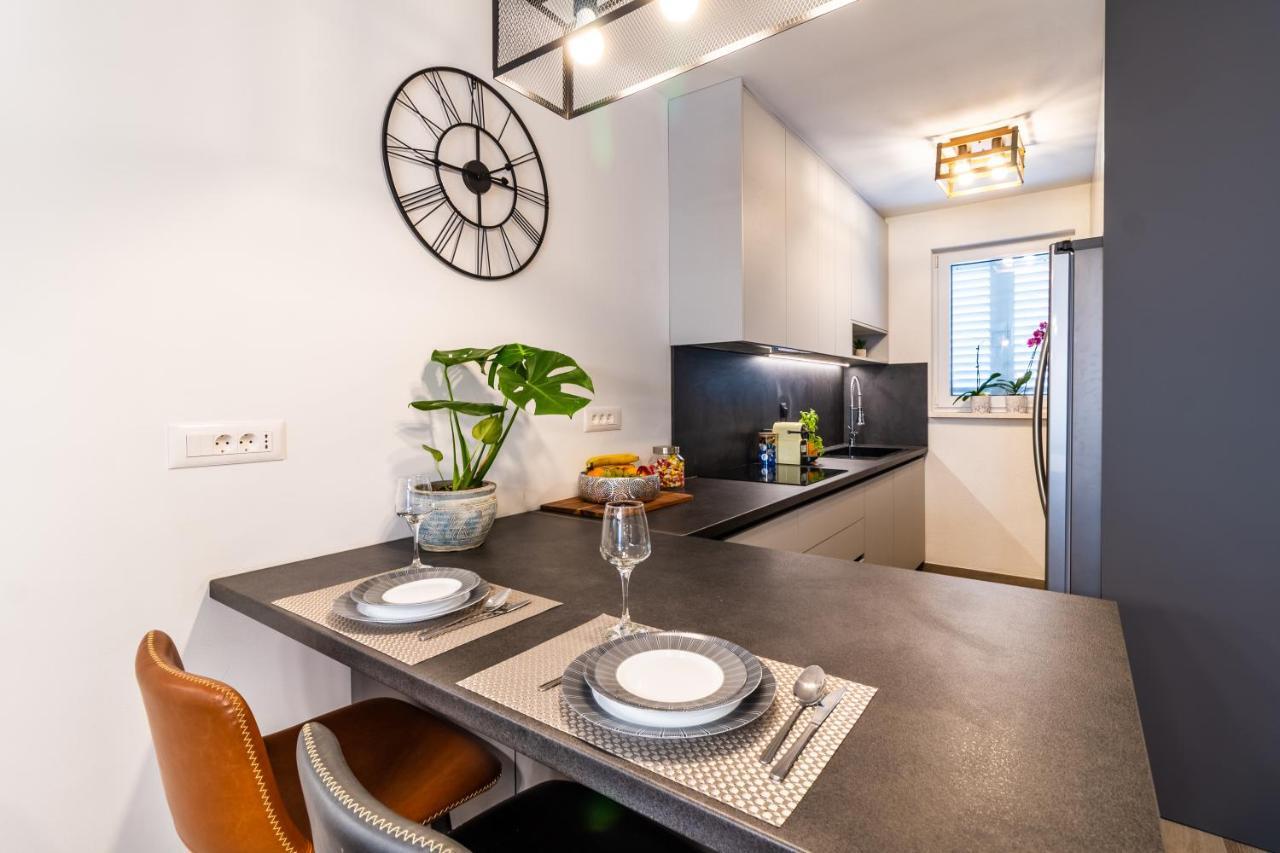 The One Apartment Сплит Екстериор снимка